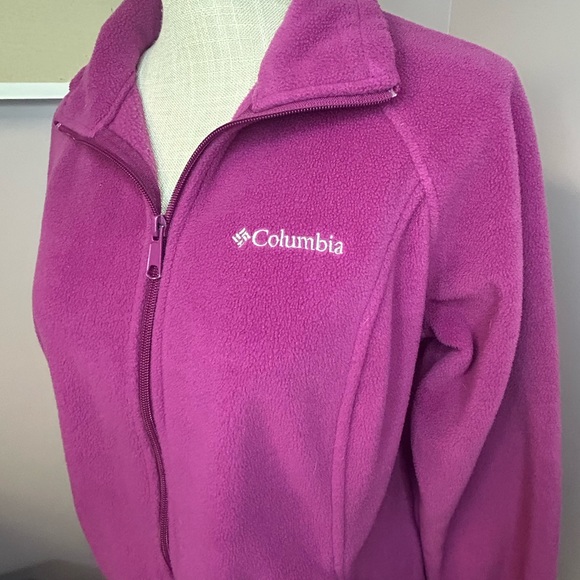 Columbia fushia color size large women’s zip up fleece jacket. Great condition. - Picture 1 of 9